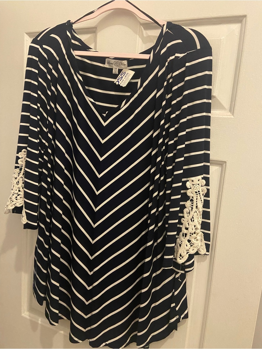 3X Boutique Stem & Vines Navy & White V-Neck Tunic with Crochet Sleeve